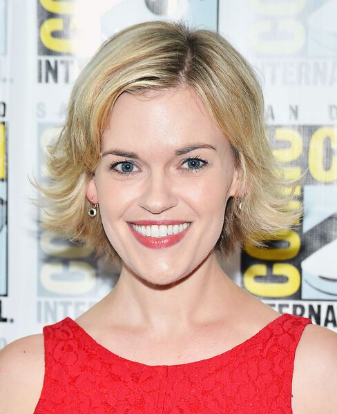 File:KariWahlgren.jpg