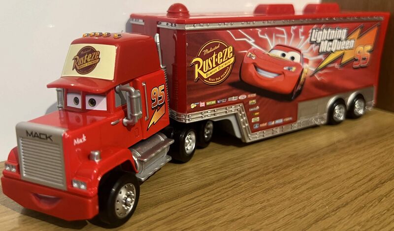 File:Mack Hauler Vietnam diecast.jpg
